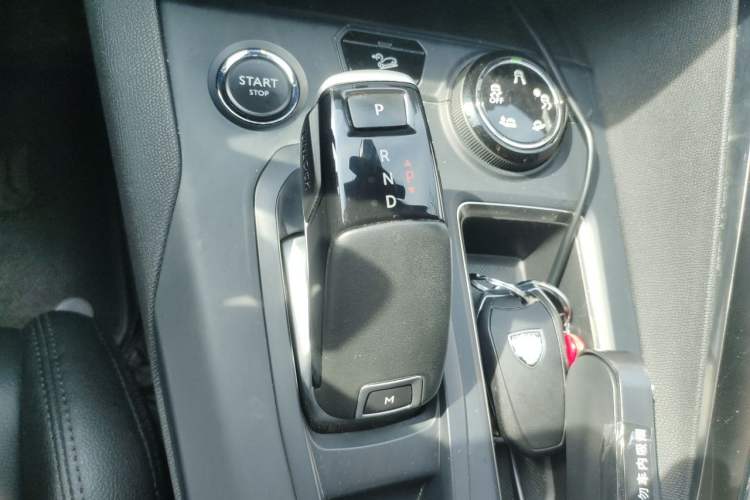 Used Peugeot 5008 2023 400THP Passion Edition 5-seater Gear Lever