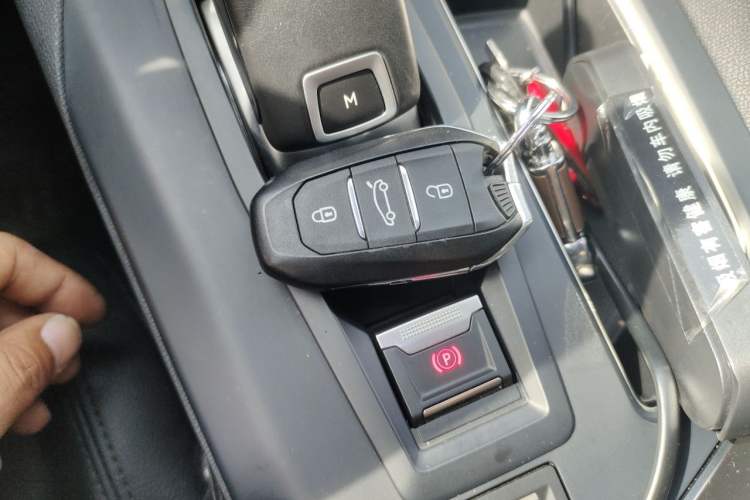 Used Peugeot 5008 2023 400THP Passion Edition 5-seater Vehicle Key