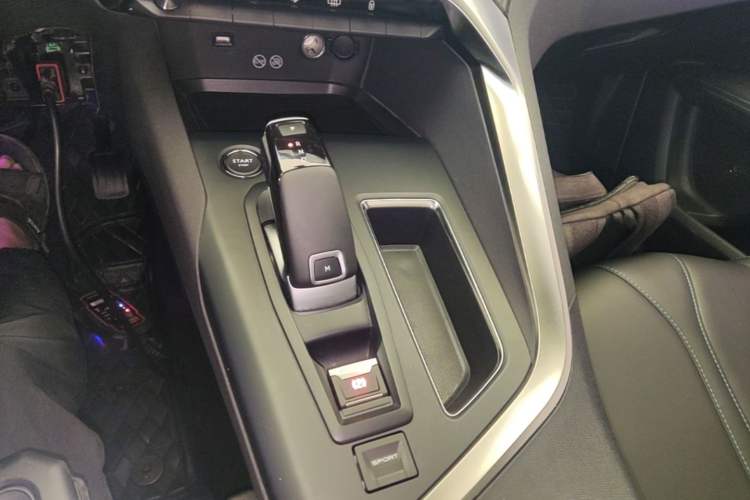 Used Peugeot 5008 2023 400THP True Love Edition 5-seater Gear Lever