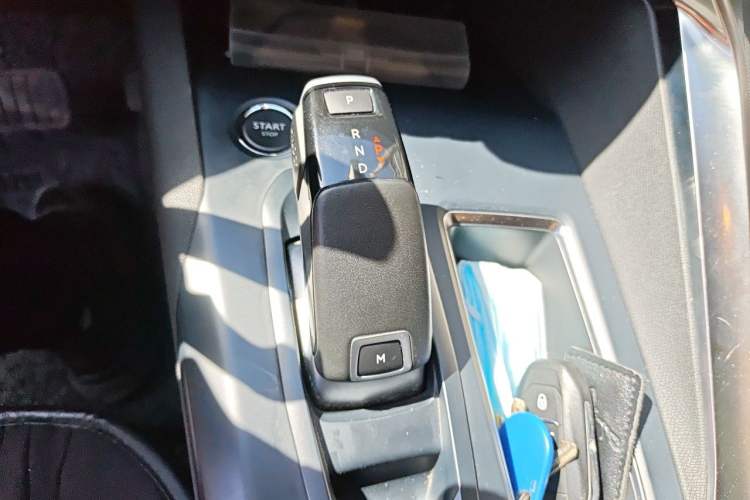 Used Peugeot 5008 2023 400THP True Love Edition 5-seater Gear Lever
