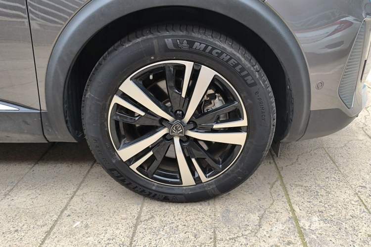 Used Peugeot 5008 2023 Restyled 400THP Flagship Glory Edition 7 Seats Right Front Wheel Hub