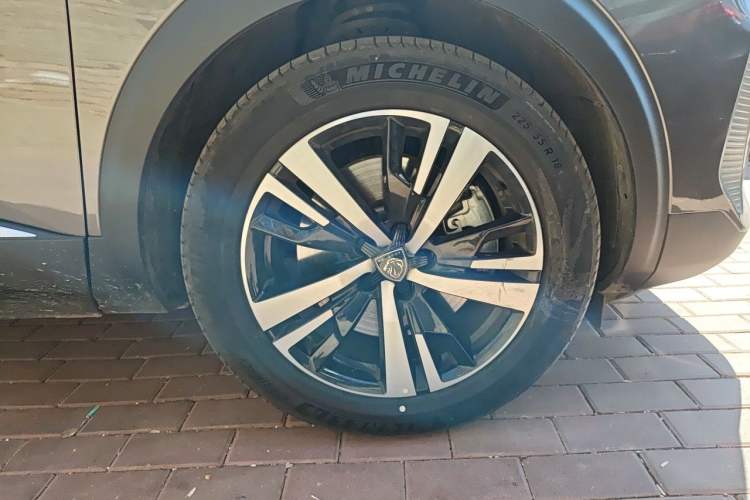 Used Peugeot 5008 2023 400THP True Love Edition 5-seater Right Front Wheel Hub