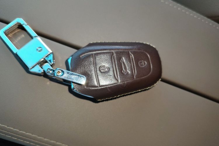 Used Peugeot 5008 2023 400THP Flagship Glory Edition 7-Seater Vehicle Key