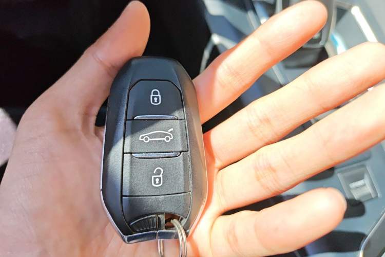 Used Peugeot 5008 2023 400THP True Love Edition 5-seater Vehicle Key