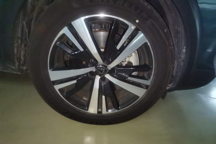 Used Peugeot 5008 2023 400THP True Love Edition 5-seater Right Front Wheel Hub