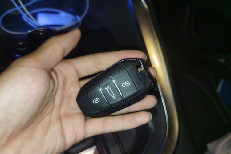 Used Peugeot 5008 2023 400THP True Love Edition 5-seater Vehicle Key