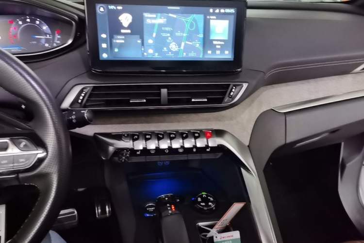 Used Peugeot 5008 2023 400THP Flagship Glory Edition 7-Seater Audio And AC Panel