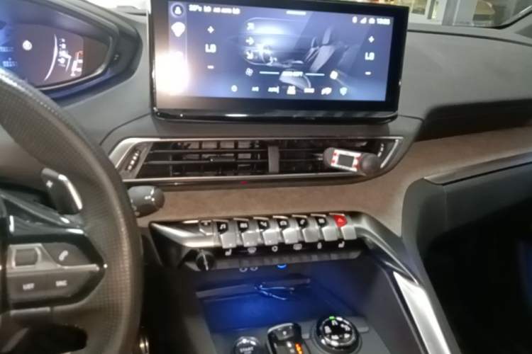 Used Peugeot 5008 2023 400THP Flagship Glory Edition 7-Seater Audio And AC Panel