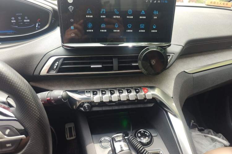 Used Peugeot 5008 2023 400THP Flagship Glory Edition 7-Seater Audio And AC Panel
