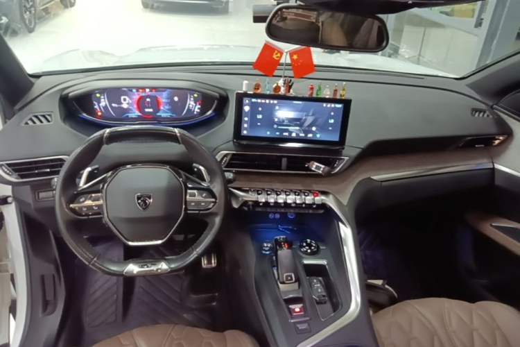 Used Peugeot 5008 2023 400THP Flagship Glory Edition 7-Seater Center Console