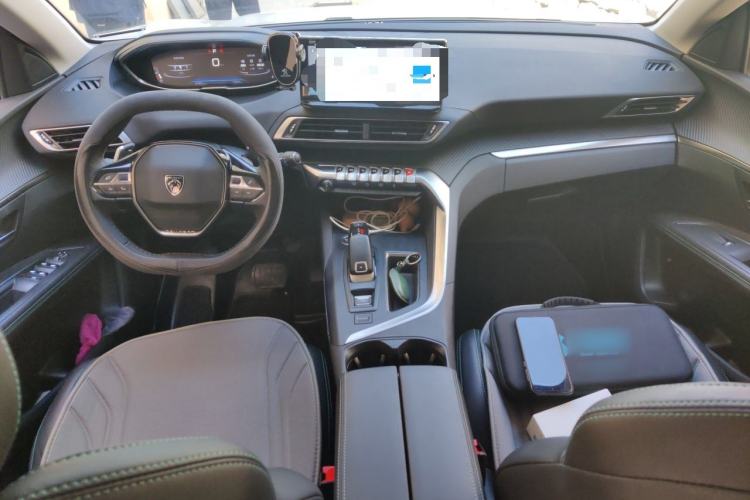 Used Peugeot 5008 2023 400THP True Love Edition 5-seater Center Console