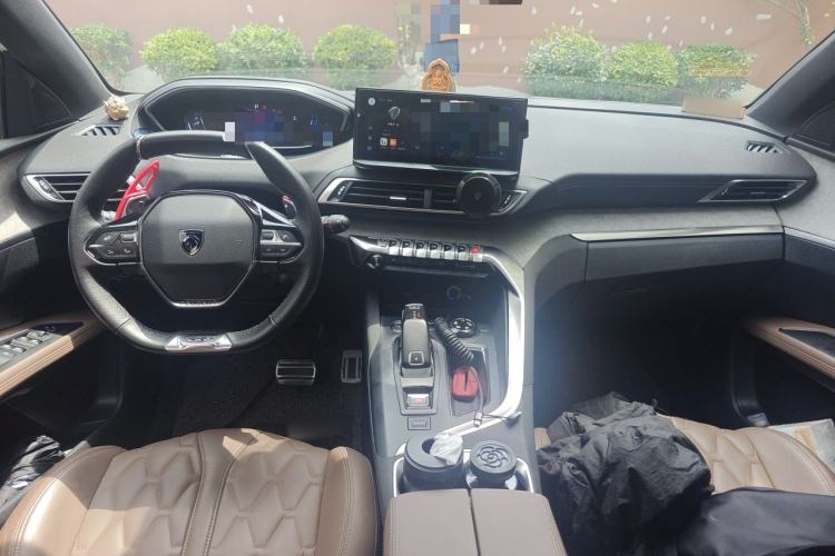 Used Peugeot 5008 2023 400THP Flagship Glory Edition 7-Seater Center Console
