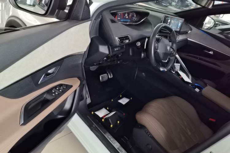 Used Peugeot 5008 2023 400THP Flagship Glory Edition 7-Seater Driver Seat