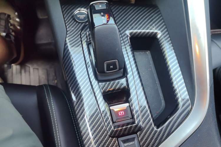 Used Peugeot 5008 2023 400THP True Love Edition 5-seater Gear Lever