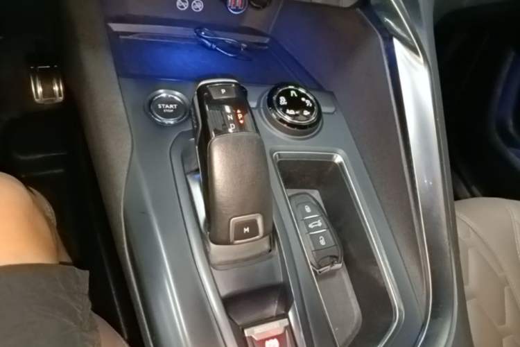 Used Peugeot 5008 2023 400THP Flagship Glory Edition 7-Seater Gear Lever