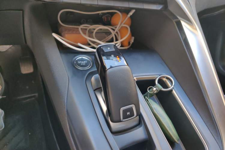 Used Peugeot 5008 2023 400THP True Love Edition 5-seater Gear Lever