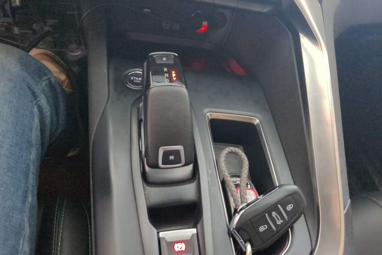 Used Peugeot 5008 2023 400THP True Love Edition 5-seater Gear Lever