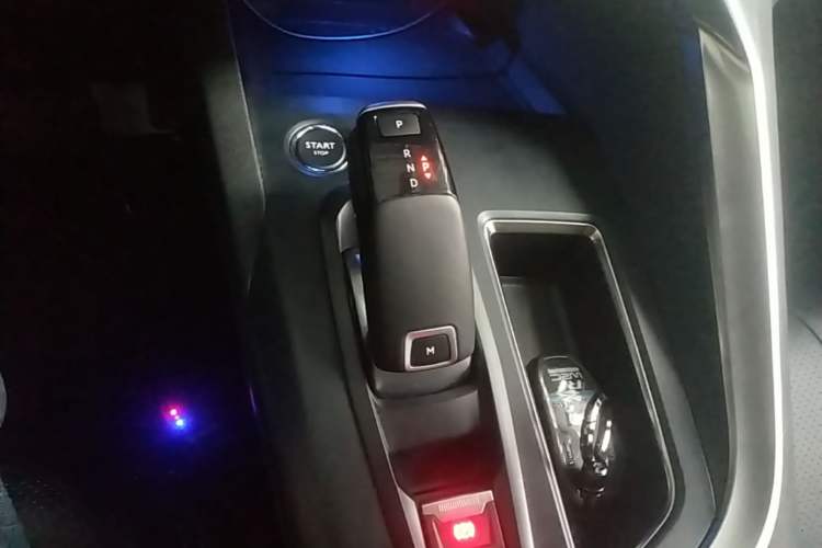 Used Peugeot 5008 2023 400THP True Love Edition 5-seater Gear Lever