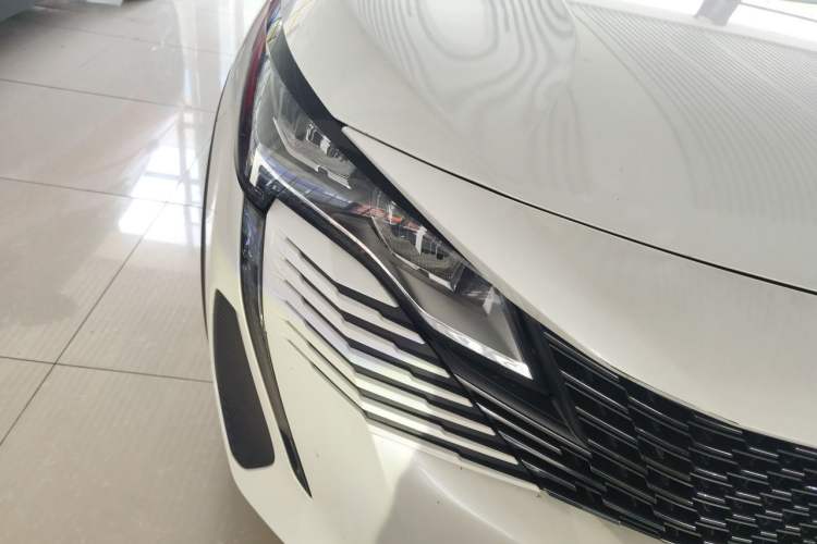 Used Peugeot 5008 2023 400THP True Love Edition 5-seater Right Front Headlight