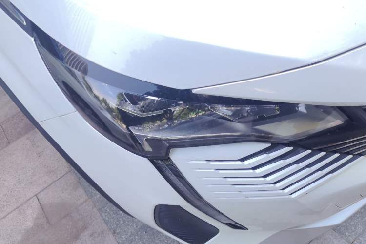 Used Peugeot 5008 2023 400THP True Love Edition 5-seater Right Front Headlight
