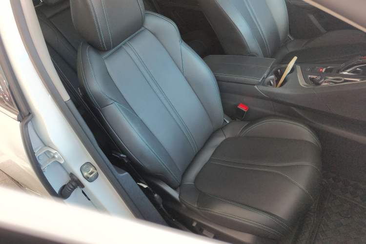 Used Peugeot 5008 2023 400THP True Love Edition 5-seater Right Front Seat