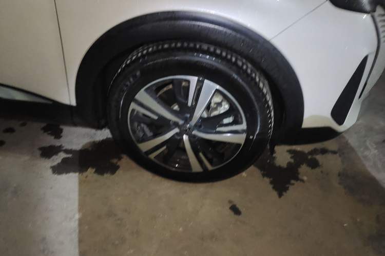 Used Peugeot 5008 2023 400THP True Love Edition 5-seater Right Front Wheel Hub