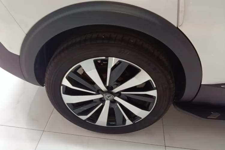 Used Peugeot 5008 2023 400THP Flagship Glory Edition 7-Seater Right Rear Wheel Hub