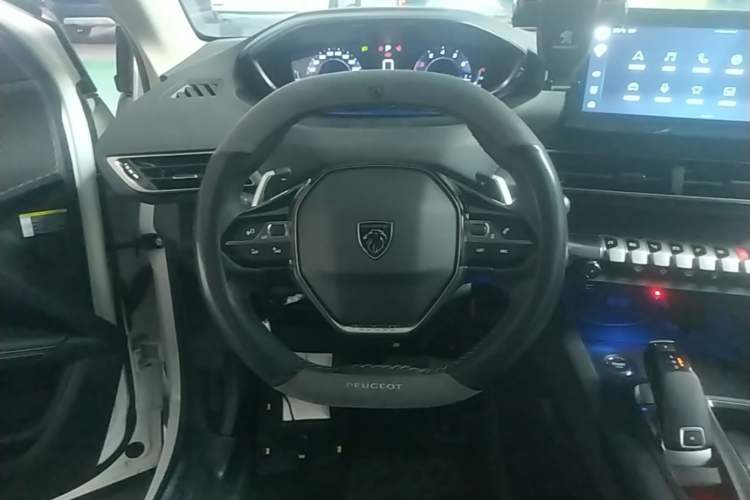 Used Peugeot 5008 2023 400THP True Love Edition 5-seater Steering Wheel