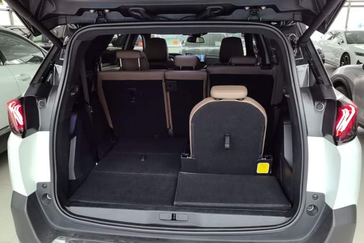 Used Peugeot 5008 2023 400THP Flagship Glory Edition 7-Seater Trunk