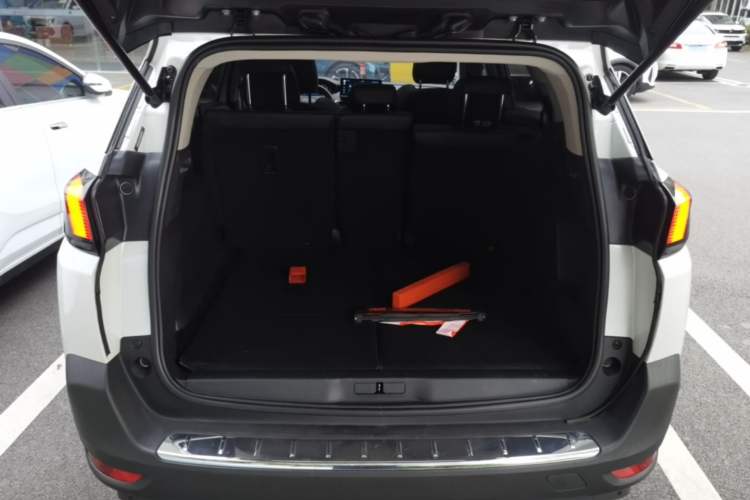 Used Peugeot 5008 2023 400THP True Love Edition 5-seater Trunk