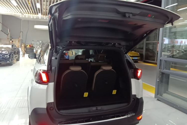 Used Peugeot 5008 2023 400THP Flagship Glory Edition 7-Seater Trunk