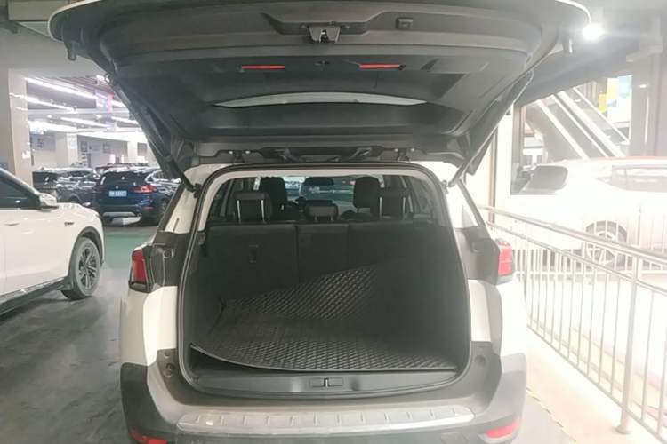Used Peugeot 5008 2023 400THP True Love Edition 5-seater Trunk