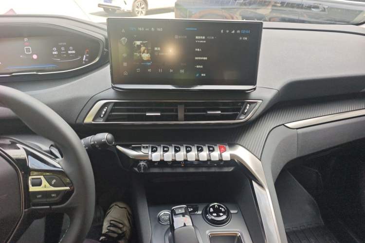 Used Peugeot 5008 2025 Flagship Edition Audio And AC Panel