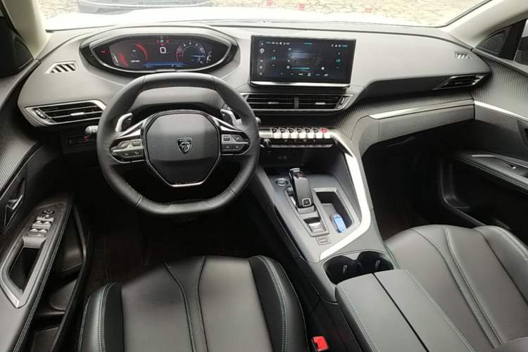 Used Peugeot 5008 2025 Luxury Edition Center Console