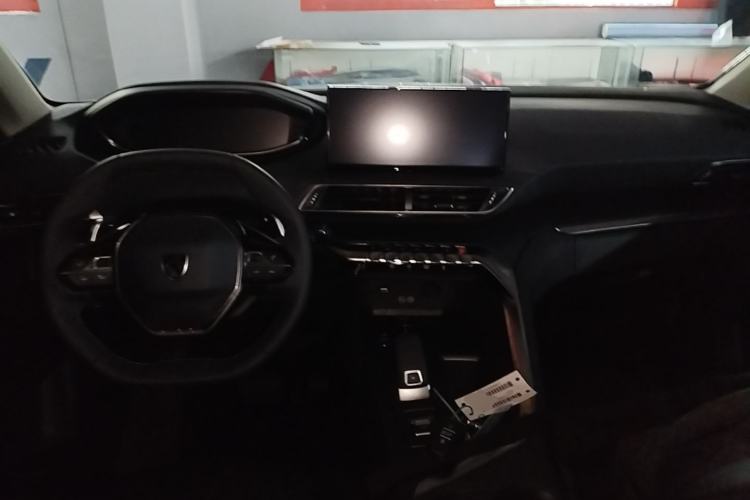 Used Peugeot 5008 2025 Luxury Edition Center Console