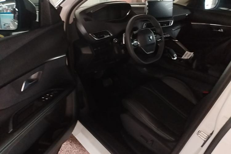 Used Peugeot 5008 2025 Luxury Edition Driver Seat