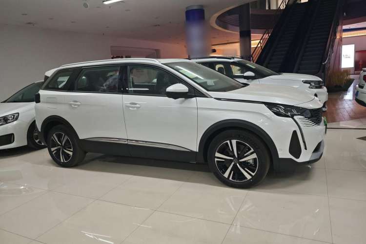 Used Peugeot 5008 2025 Luxury Edition Exterior 2