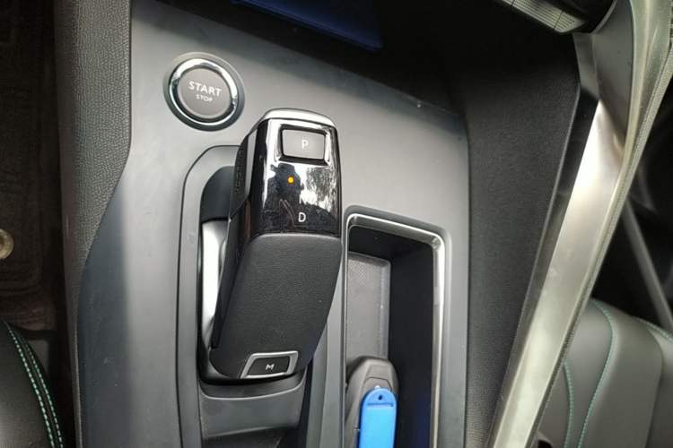 Used Peugeot 5008 2025 Luxury Edition Gear Lever