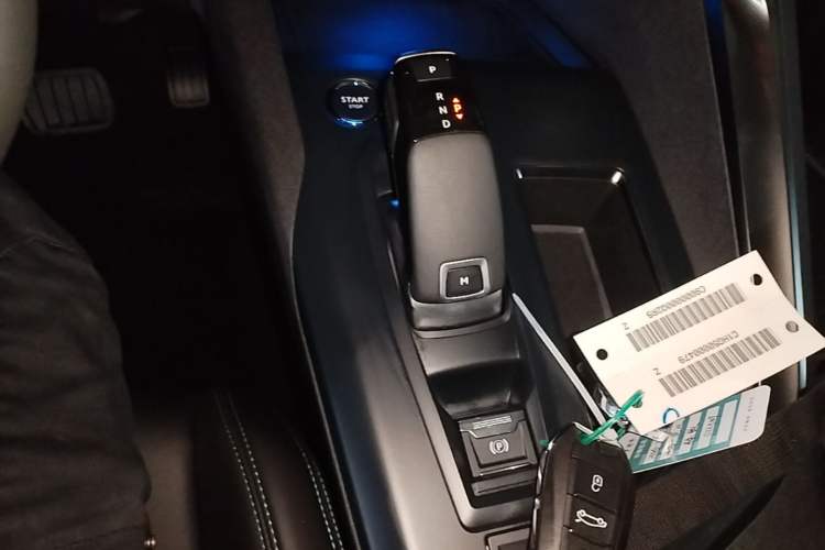 Used Peugeot 5008 2025 Luxury Edition Gear Lever