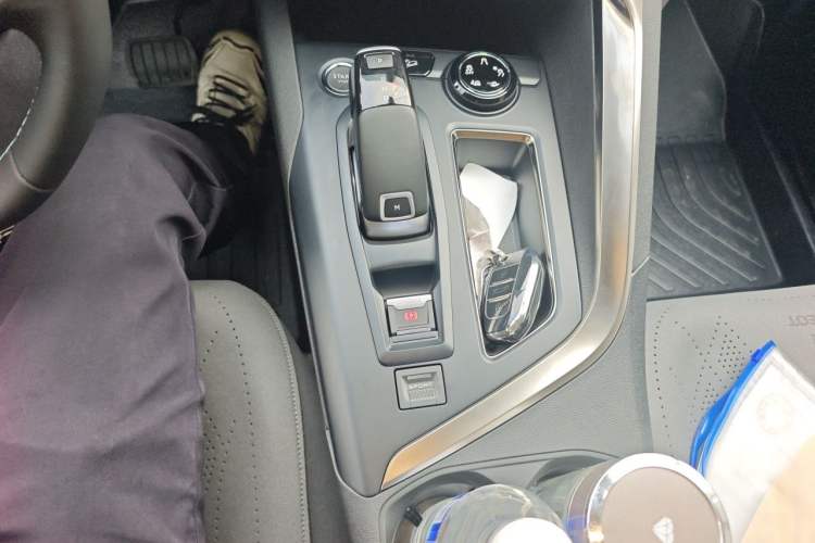 Used Peugeot 5008 2025 Flagship Edition Gear Lever