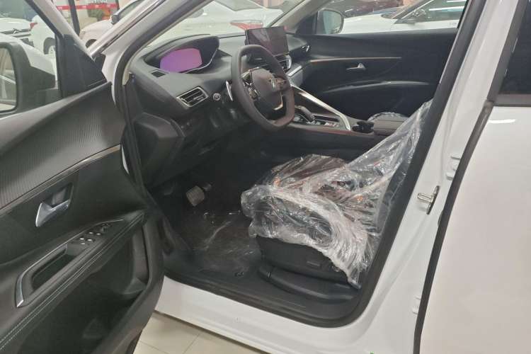 Used Peugeot 5008 2025 Luxury Edition Interior 2