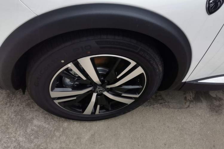 Used Peugeot 5008 2025 Flagship Edition Left Front Wheel Hub