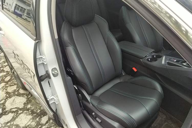 Used Peugeot 5008 2025 Luxury Edition Right Front Seat