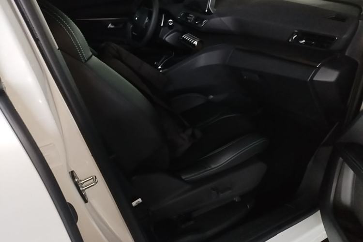 Used Peugeot 5008 2025 Luxury Edition Right Front Seat