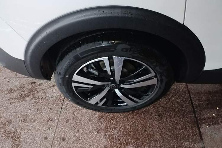 Used Peugeot 5008 2025 Luxury Edition Right Rear Wheel Hub