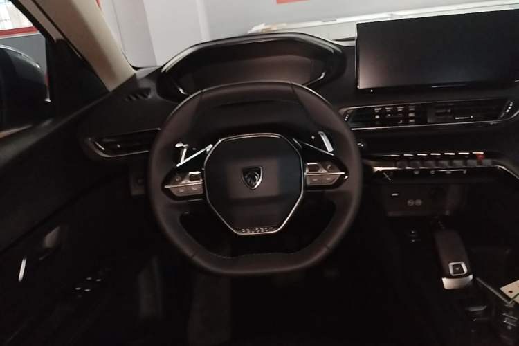 Used Peugeot 5008 2025 Luxury Edition Steering Wheel