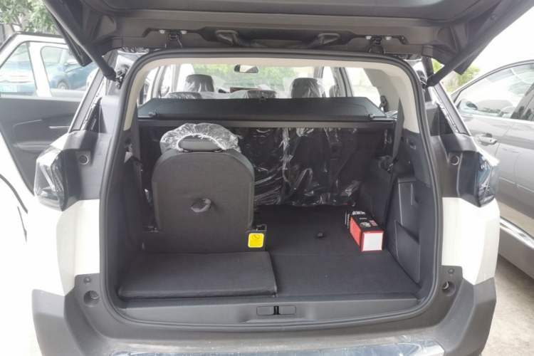 Used Peugeot 5008 2025 Flagship Edition Trunk
