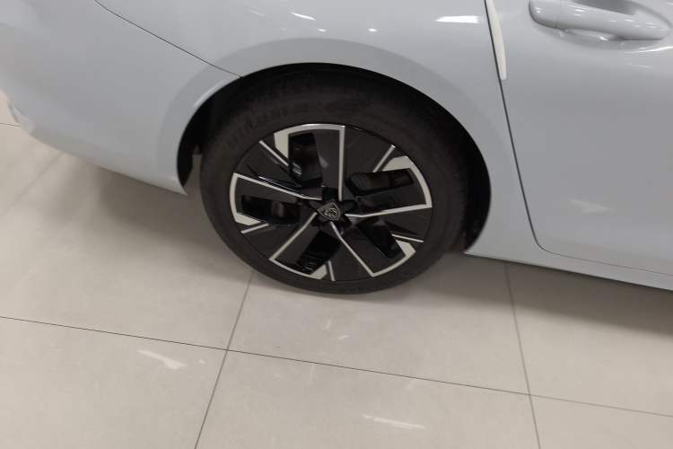 Used Peugeot 508 2023 508L 400THP Driving Flagship Edition Right Rear Wheel Hub