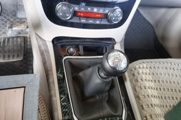 Used Peugeot 508 2011 2.0L Manual Classic Edition Gear Lever