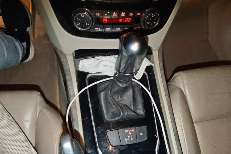 Used Peugeot 508 2011 2.3L Automatic Flagship Edition Gear Lever